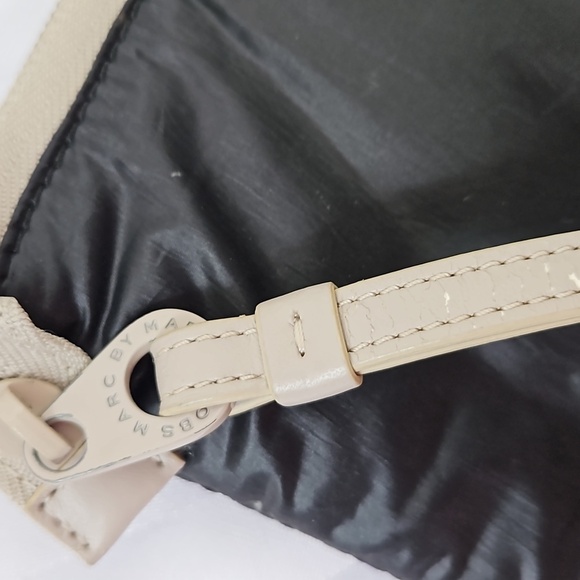MARC JACOBS NYLON WRISTLET IN BLACK - Picture 4 of 10